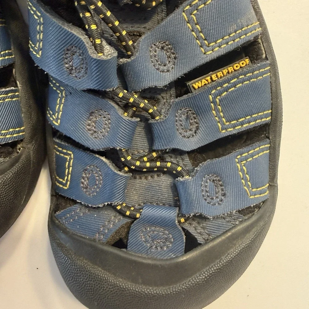 Keen Newport H2 Sandals Shoes Kids Size 13 Blue Waterproof Hiking Closed Toe